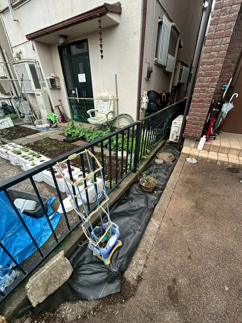 武蔵野市 通路脇の除草＋防草シート 施工後