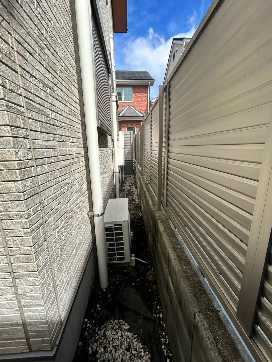 側面通路の除草 施工後